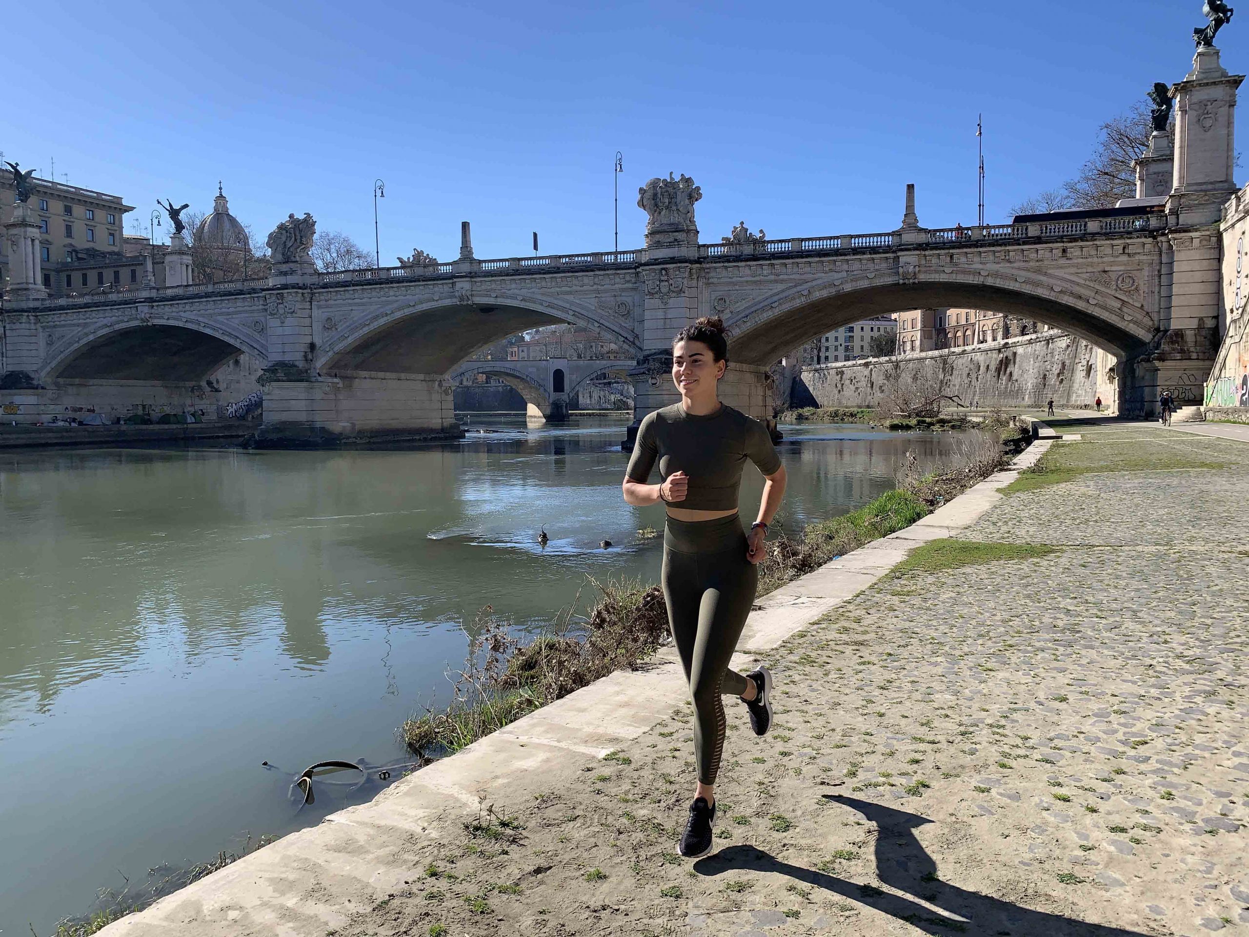 Running Roma lungotevere ponte sisto