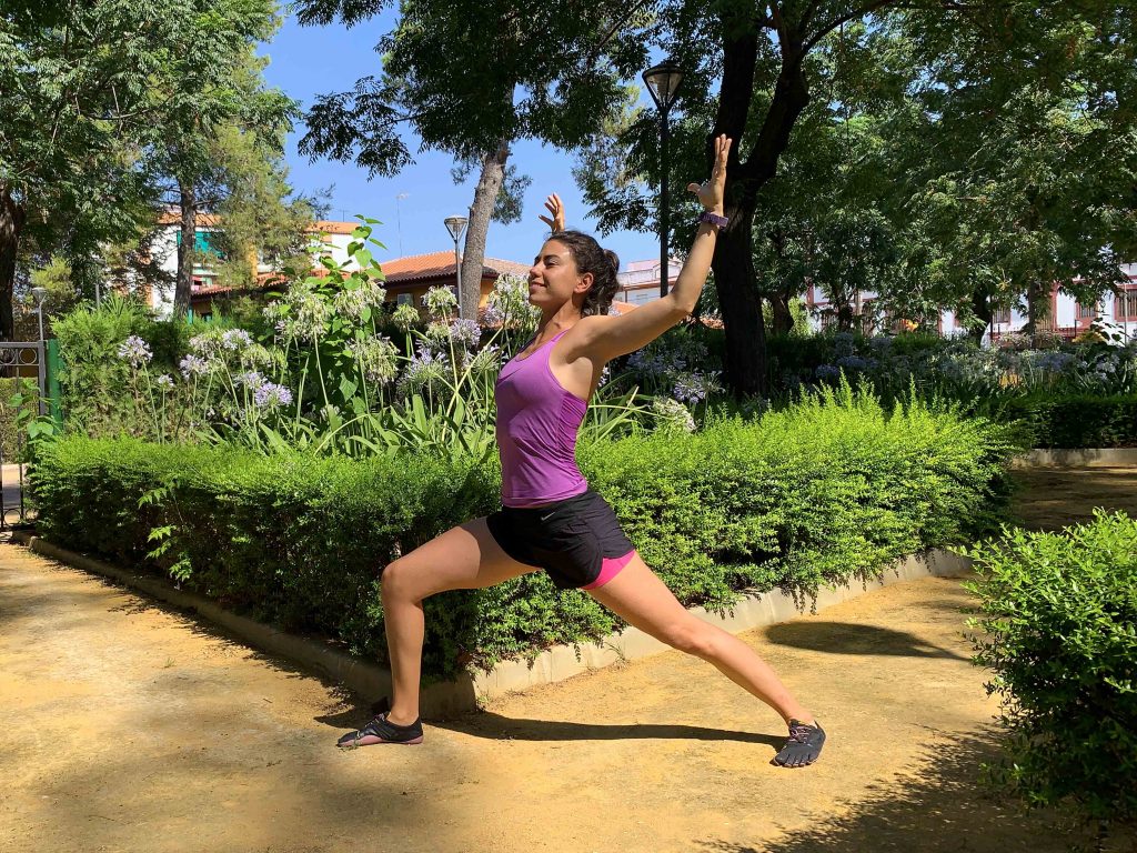 virabhadrasana A guerrero 1 modificado yoga para corredores